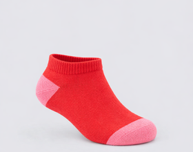 Calcetines rosas y rojos cortos