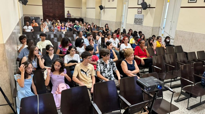 Asistentes en graduación del proyecto FIA 1