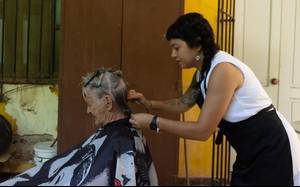 Unas manos dispuestas a servir en el corazón de La Habana