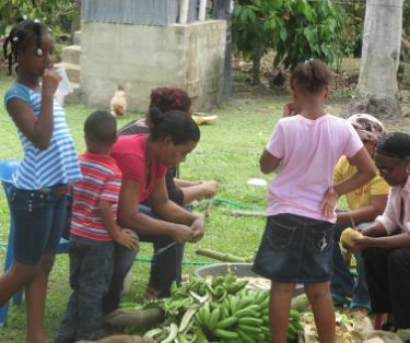 Cocinando para la comunidad en las fiestas patronales de Santo Domingo de Guzmán