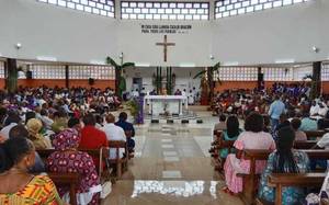 Iglesia Santa Maravillas primera misa Molongwa