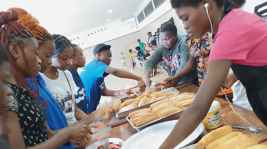jovenes-pan-mision-guinea-noticia_imagen