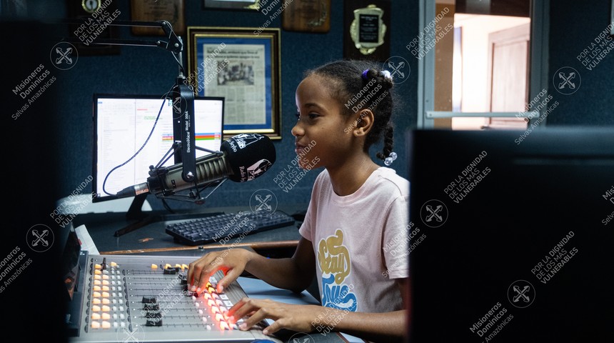 Los niños también cantan en radio Seibo