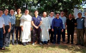 El M.O. Fr. Gerard Francisco Timoner III y Fr. Fernando Delgado Flórez OP, socio para América Latina y el Caribe en tierra guaraní.