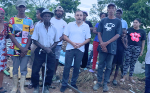 Quince niños becados por Misioneros Dominicos – Selvas Amazónicas entre las familias desalojadas en El Seibo