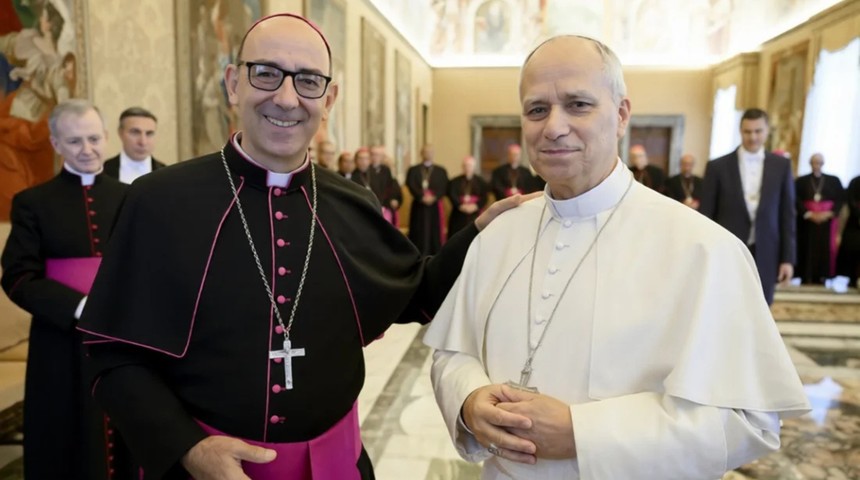 mons-david-martinez-de-aguirre-con-el-papa-leon-xiv-2-noticia_imagen