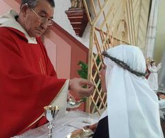 Mons. Paco visita oficina MDSA monjas 1