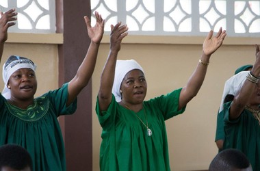 Mujeres coro Guinea Ecuatorial  - santi vedrí