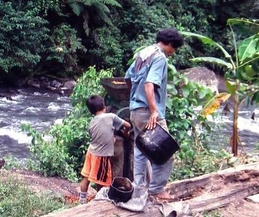 Niño con su padre Perú