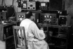 padre-tomas-guerrero-hablando-con-puestos-de-mision-radio-normal