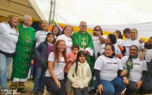 El Cardenal Adalberto Martínez visita el Bañado de Tacumbú