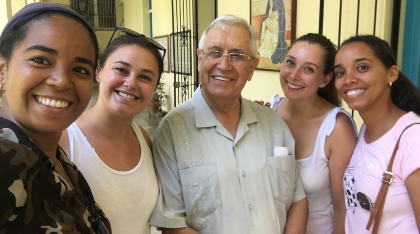 vero-y-olaya-mauel-una-voluntariado-2018-noticia_imagen