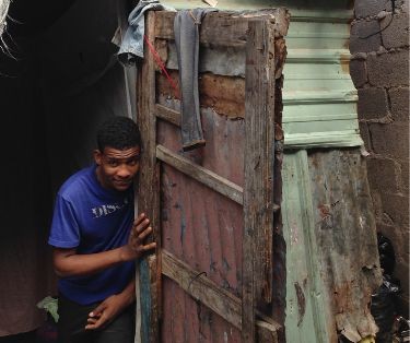 Vivienda en Los Hoyos de Santo Domingo, República Dominicana Artículo Hna. Geraldina Revista