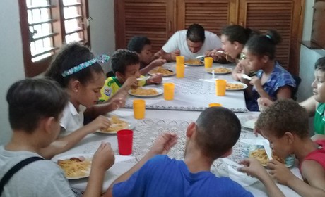 Almuerzo solidario